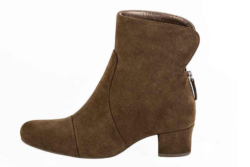 Chocolate brown women's ankle boots with a zip at the back. Round toe. Low kitten heels. Profile view - Florence KOOIJMAN